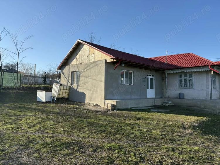Casă cu 6 camere cu Teren 1200 Mp în Cudalbi