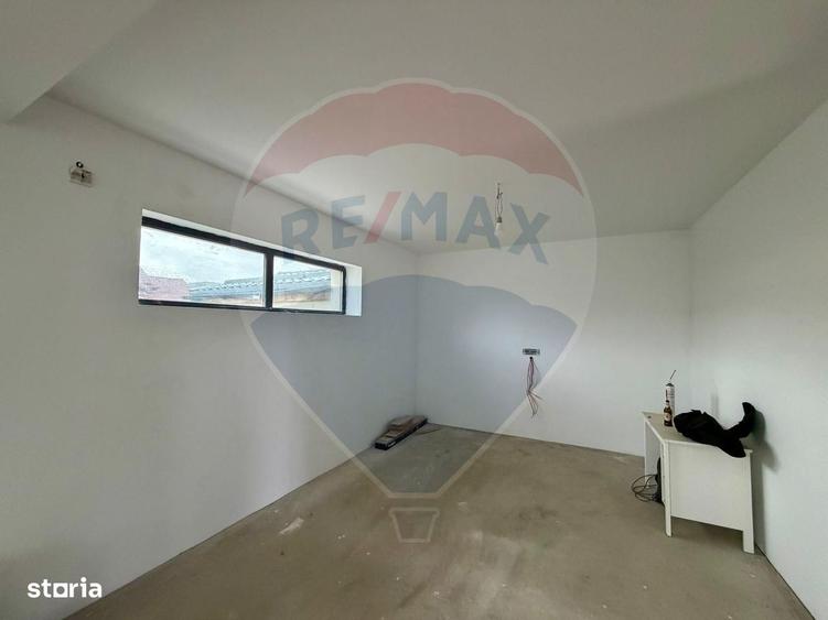 Casă cu 4 camere cu Teren 200 Mp în Central
