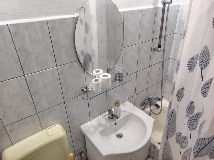 Garsonieră decomandată în Central