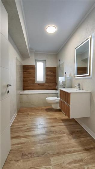 Apartament cu 3 camere decomandat în Rediu