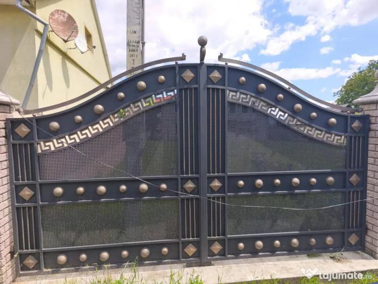 Casă cu 2 camere cu Teren 4400 Mp în Central
