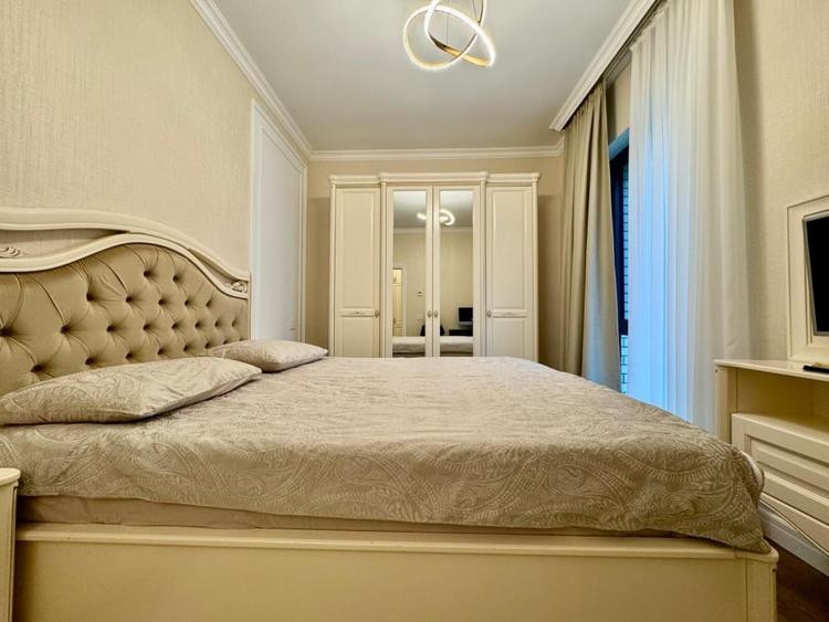 Apartament cu 3 camere semidecomandat, mobilat în Pipera