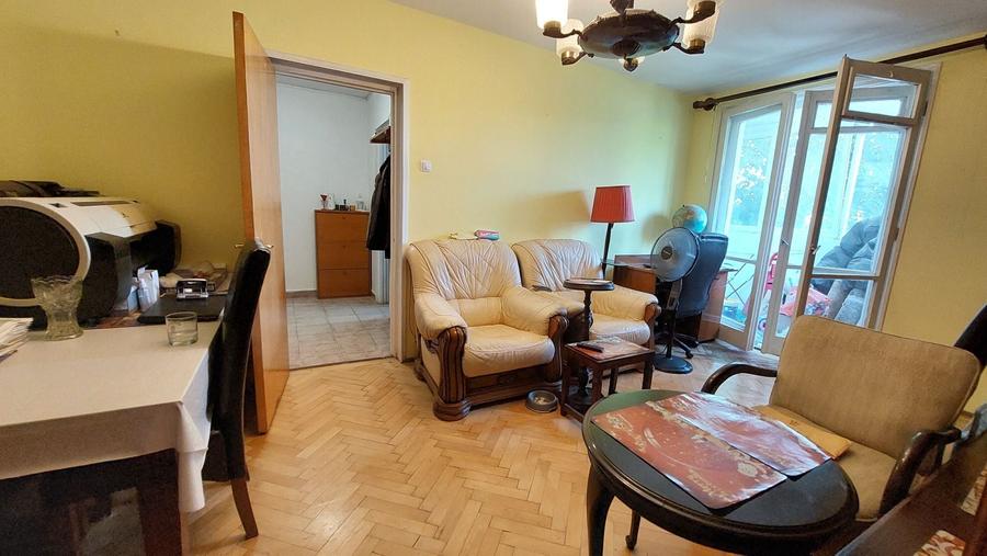 Apartament cu 4 camere semidecomandat în Titan