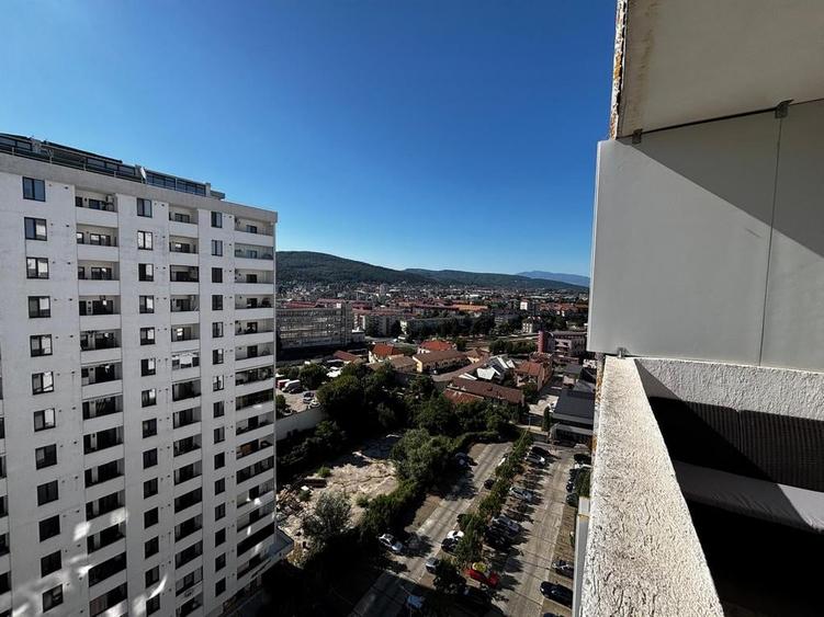 Apartament cu 3 camere decomandat, mobilat în Central