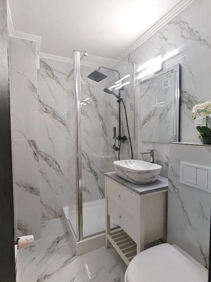 Apartament cu 4 camere decomandat în P-ța Muncii
