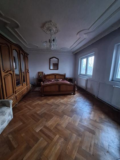 Casă cu 4 camere în Limpeziș