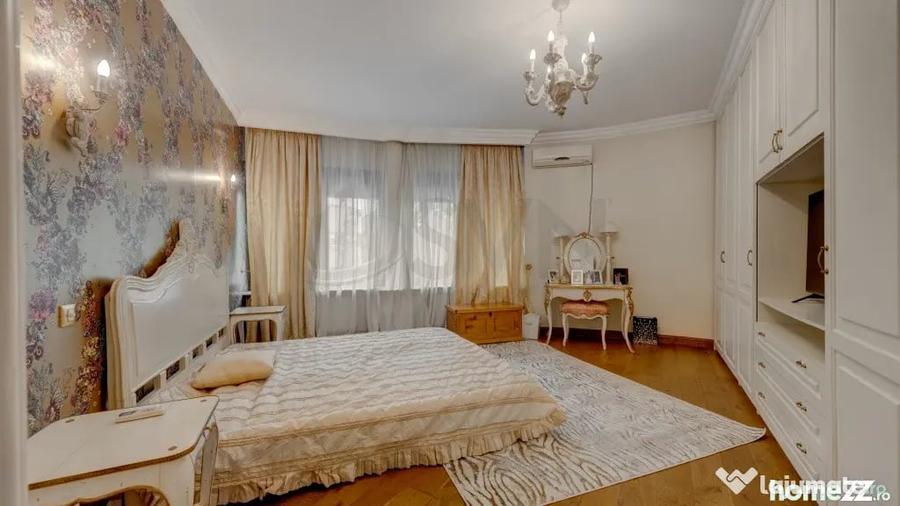 Apartament cu 4 camere decomandat în Primăverii