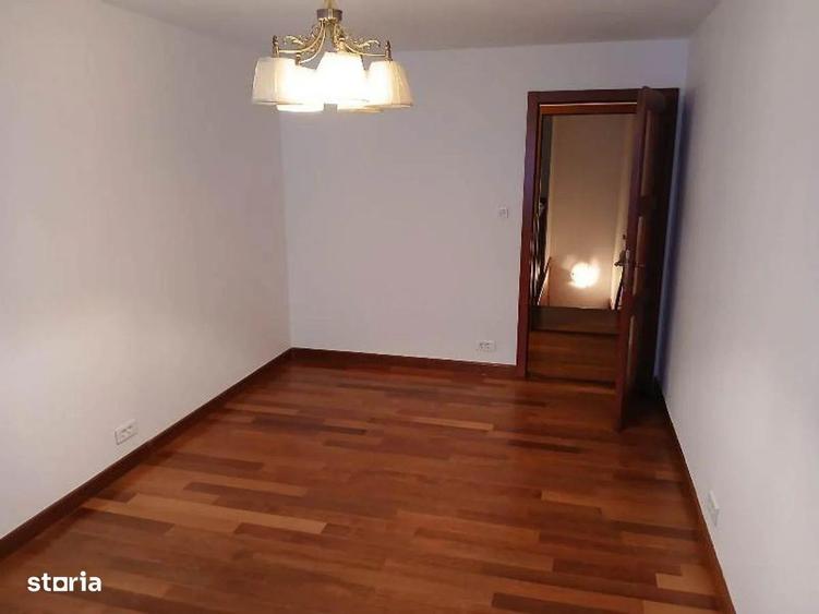 Casă cu 5 camere cu Canalizare în Giurgiului
