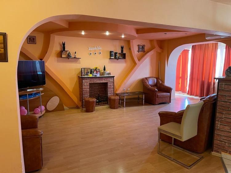 Apartament cu 3 camere decomandat în Buzaului