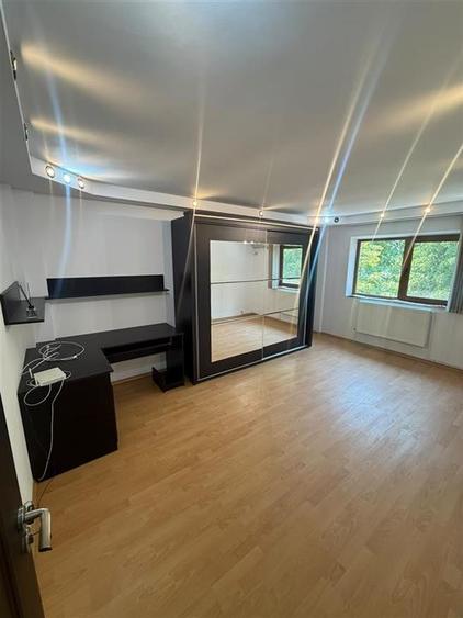 Apartament cu 2 camere decomandat, mobilat în Nicolina