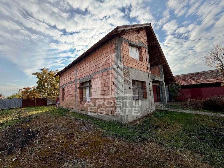 Casă individuală cu 5 camere cu Canalizare în Uliuc