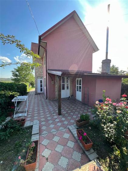 Casă cu 4 camere cu Teren 684 Mp în Lețcani
