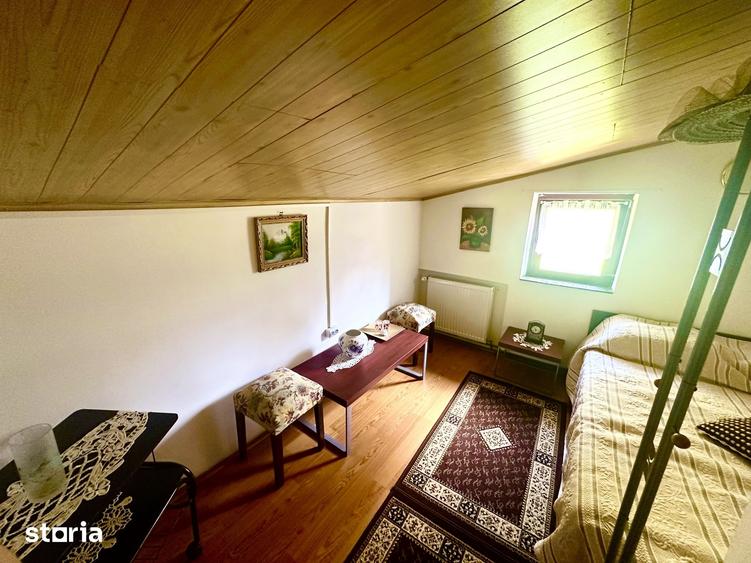 Casă cu 6 camere cu Teren 417 Mp în Clăbucet