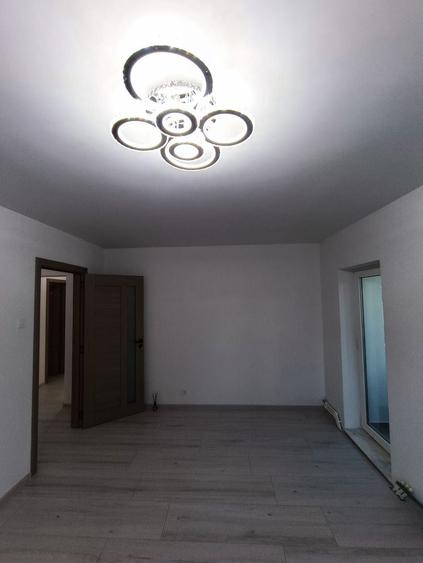 Apartament cu 3 camere decomandat în Stadion