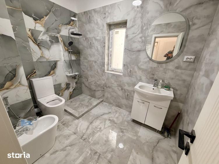 Casă cu 8 camere cu Teren 495 Mp în Glina