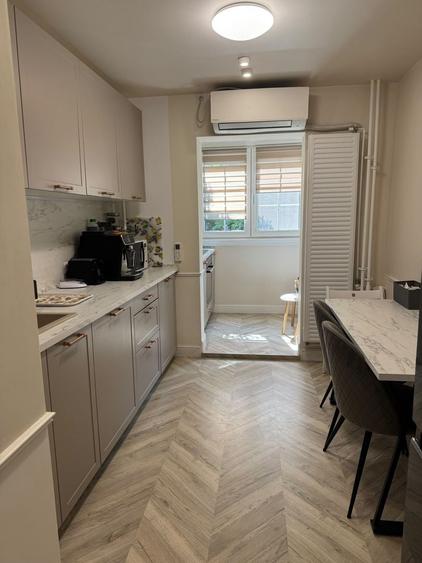 Apartament cu 3 camere semidecomandat, mobilat în Dristor