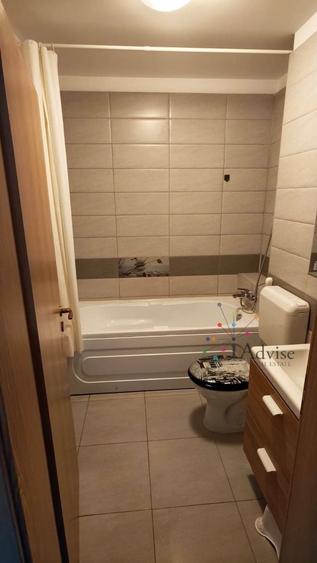 Apartament cu 2 camere decomandat în Tractorul