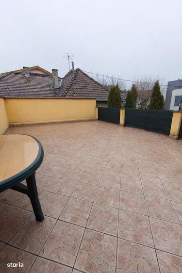 Casă cu 10 camere cu Teren 231 Mp în Central