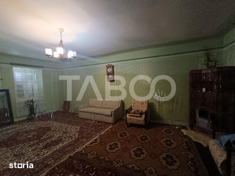 Casă cu 4 camere cu Teren 300 Mp în Roșia