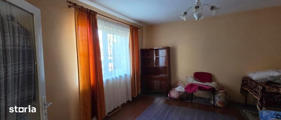 Casă cu 3 camere cu Teren 900 Mp în Central