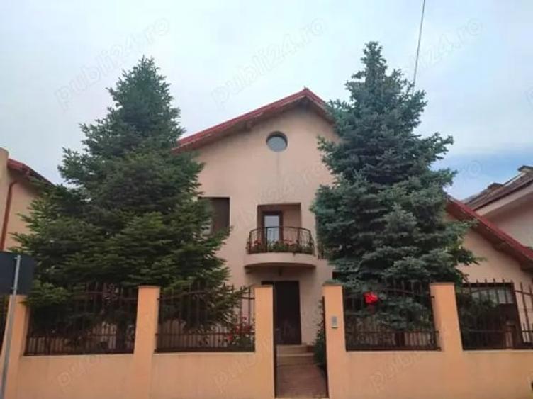 Casă cu 5 camere cu Teren 500 Mp în Central