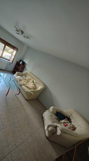 Apartament cu 3 camere semidecomandat în Lotus