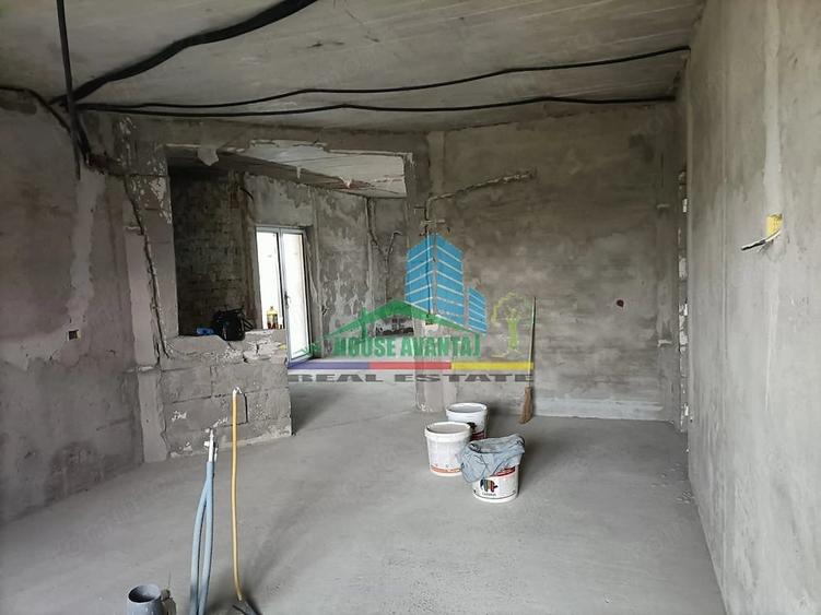 Casă cu Teren 700 Mp în Vest