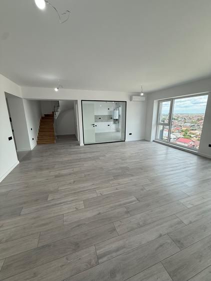 Apartament cu 3 camere decomandat în Titan