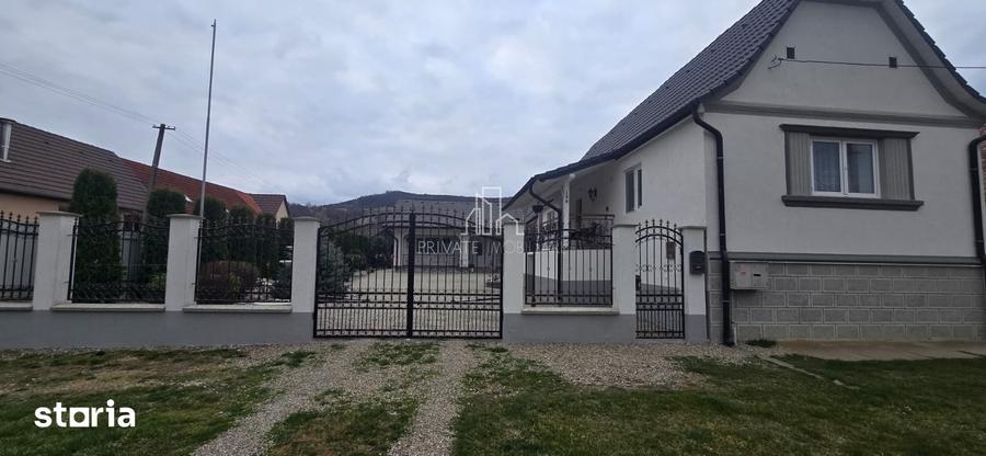 Casă cu 4 camere cu Teren 1734 Mp în Vânători