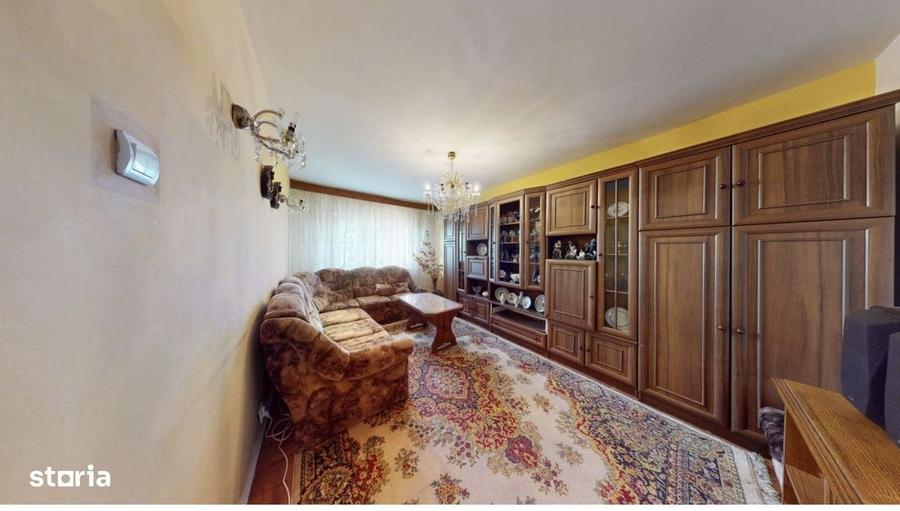 Apartament cu 3 camere decomandat în Vasile Aaron