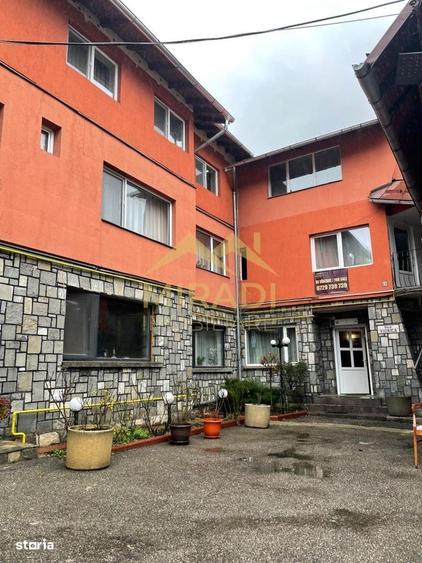 Apartament cu 4 camere decomandat, mobilat în Castelul Peleș