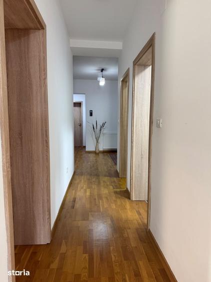 Casă cu 5 camere cu Teren 719 Mp în Fratelia