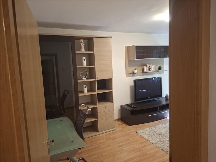 Apartament cu 2 camere decomandat în Decebal
