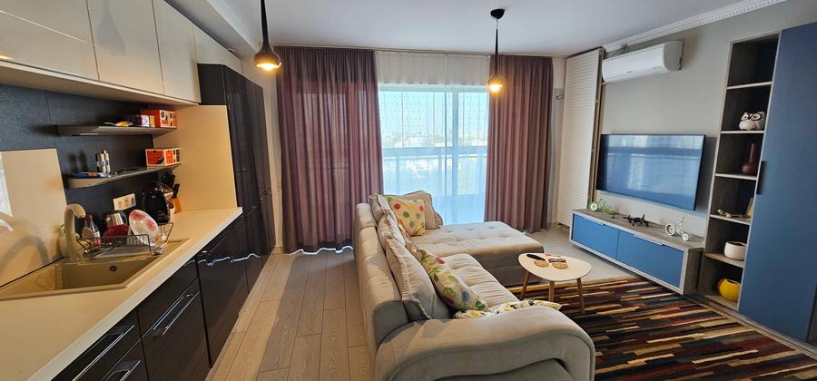 Apartament cu 3 camere semidecomandat în Panduri