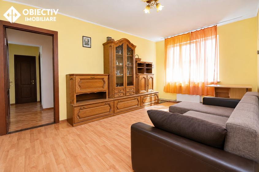 Apartament cu 3 camere semidecomandat în Central