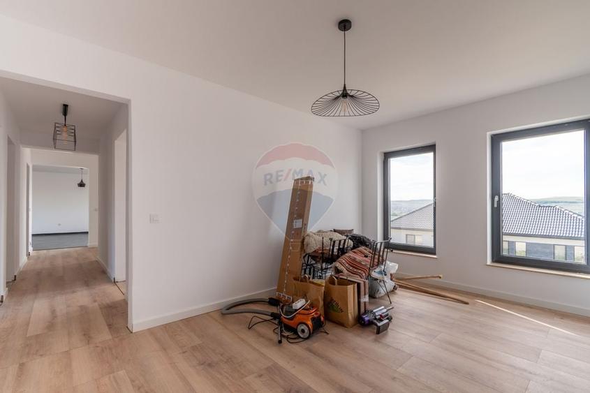 Casă individuală cu 4 camere cu Teren 738 Mp în Jucu de Sus