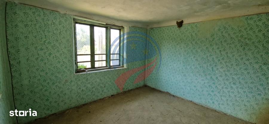 Casă cu 5 camere cu Teren 2200 Mp în Calopăr