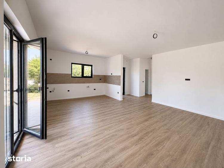 Casă cu 3 camere cu Teren 334 Mp în Moșnița Nouă