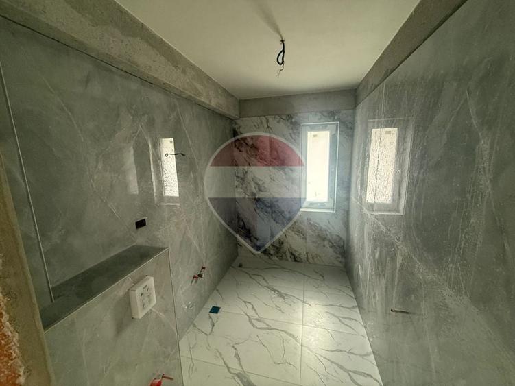 Casă individuală cu 4 camere cu Teren 377 Mp în Central