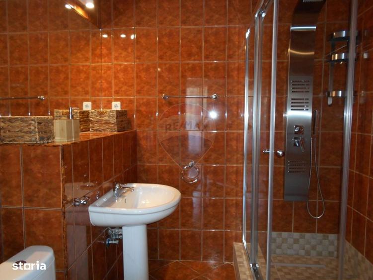 Spațiu comercial, de 393 mp, în Ștrand