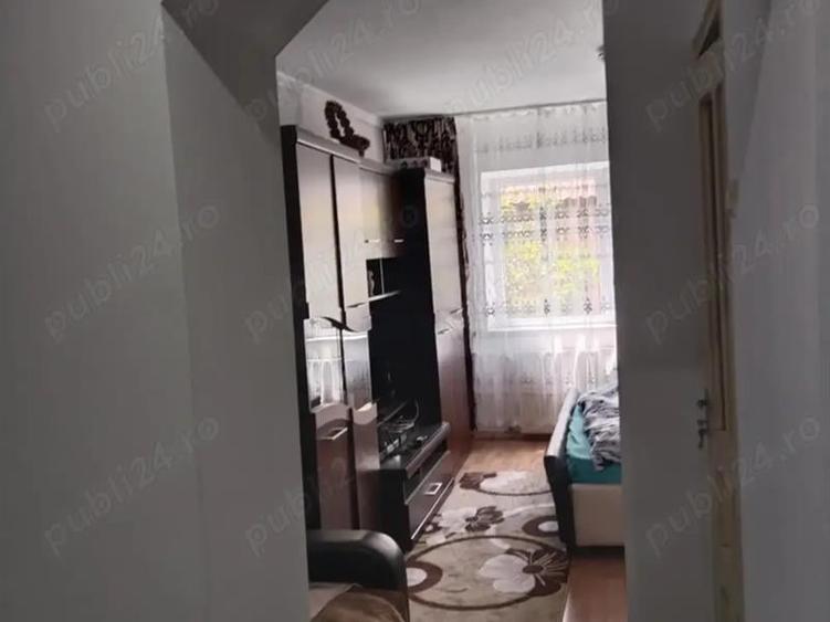 Apartament cu 3 camere decomandat în Sud