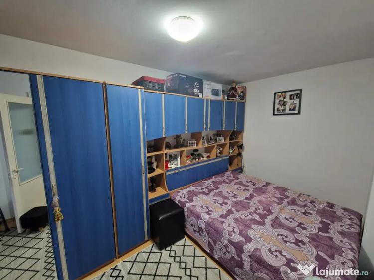 Apartament cu 2 camere semidecomandat, mobilat în Decebal
