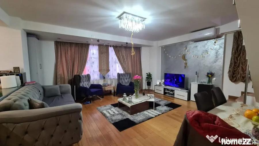 Casă cu 7 camere cu Teren 300 Mp în Mihai Bravu