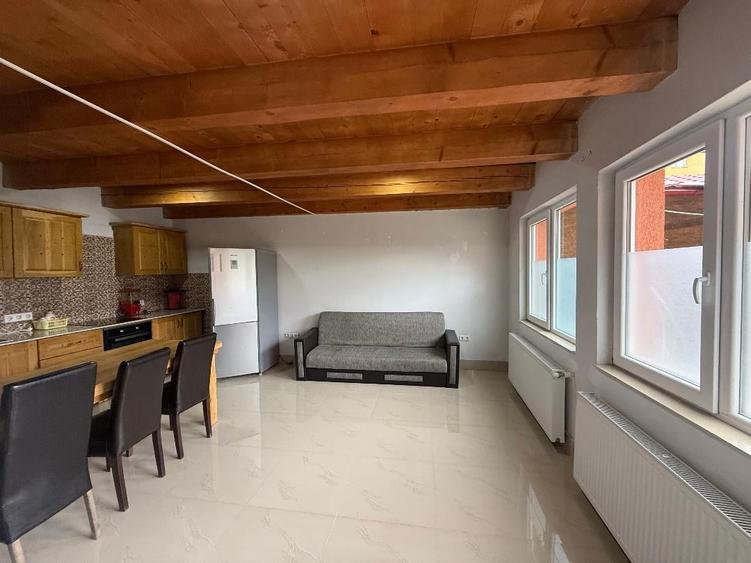 Casă cu 4 camere cu Teren 430 Mp în Cetate