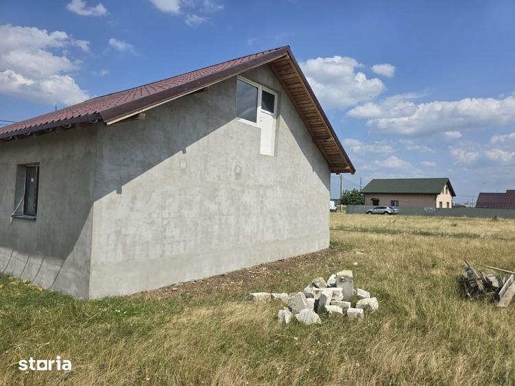 Casă cu 3 camere cu Teren 1000 Mp în Dumbrava