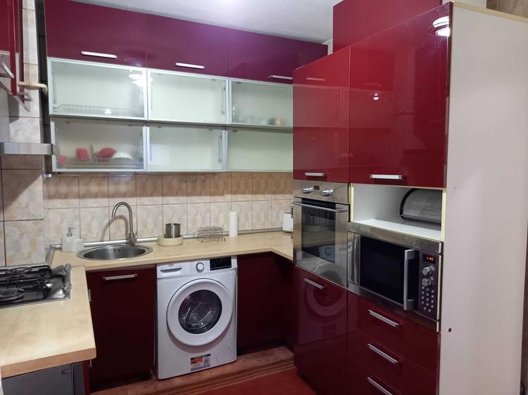 Apartament cu 4 camere decomandat în Lehnești