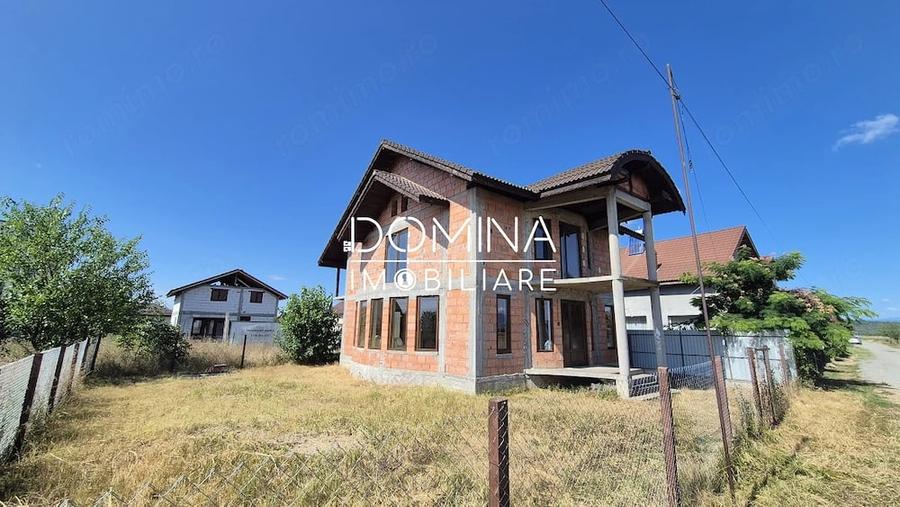 Casă cu 4 camere cu Teren 300 Mp în Central