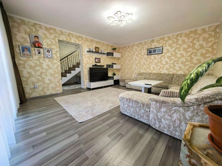 Duplex cu 3 camere cu Canalizare în Vișan
