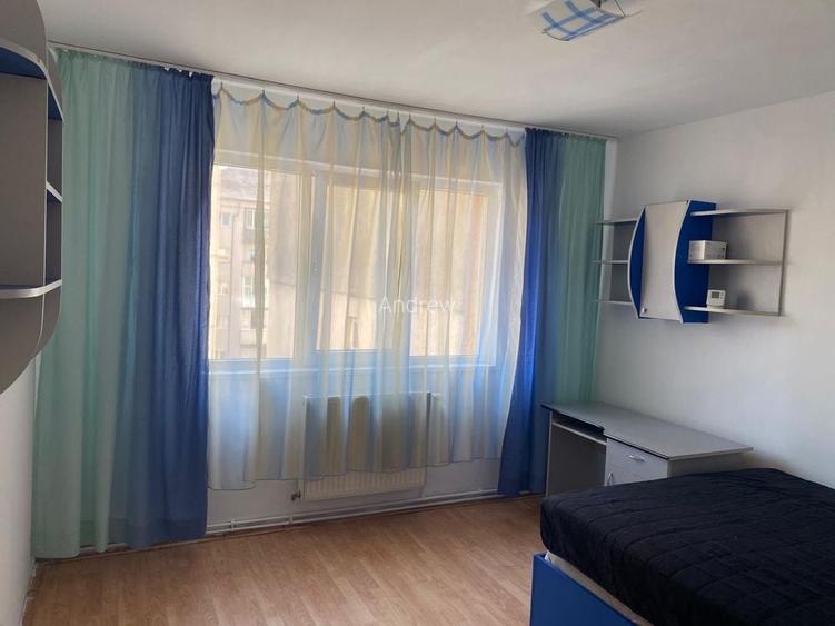 Apartament 3 camere decomandat, insorit, lift, etaj intermediar V.Aaron