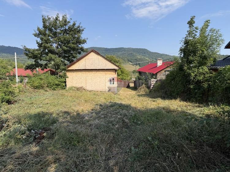 Casă individuală cu 3 camere cu Teren 900 Mp în Soveja